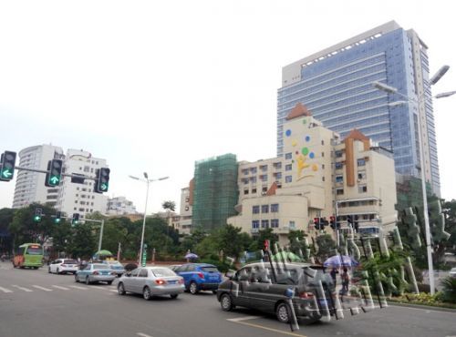 漳州市医院停车难门前拥堵问题 交警提交改善